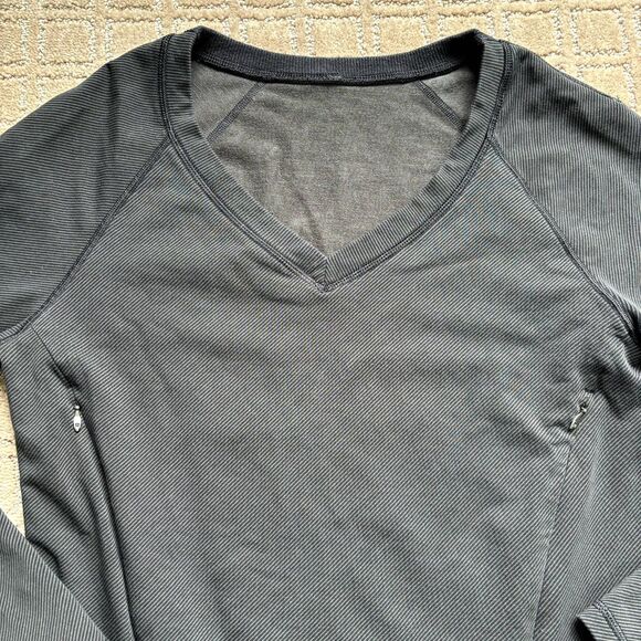 Lululemon V-neck Pullover Striped Long Sleeve Top Black Size Small 4/6 - Picture 2 of 8